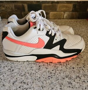 Mens Nike Size 8.5 Nike Air Cross Trainer 3 Low Hot Lava
